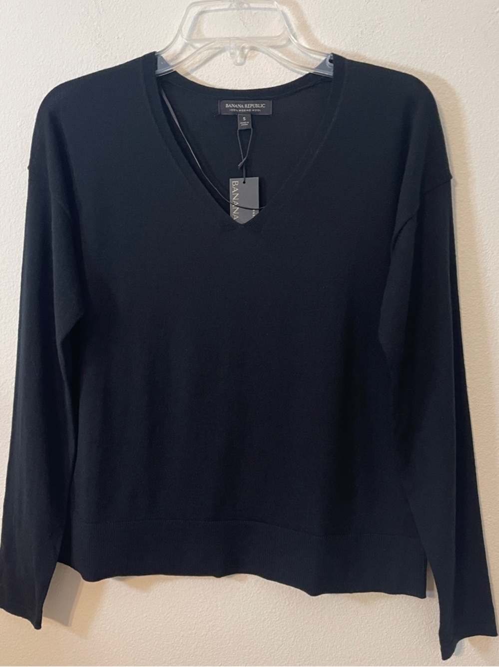 NWT Merino Wool Lightweight Banana Republic V-Neck Black Sweater